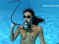 Лесбийский секс с аквалангом со страпоном | xHamster