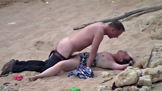 Куколд На Пляже Видео