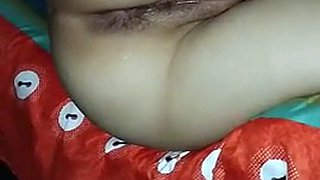 hermanastros follan delicioso. semen en el coño