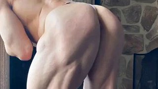 Heiße Brötchen für diesen Bodybuilder