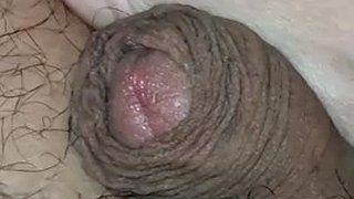 Stemor uten truser viser fitta hennes mens foten er på stesønnens kuk