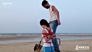 Δεμένο στο άγαλμα στο νησί του Πάσχα