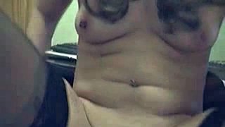 Το σέξι τρυπημένο μωρό μου με τρυπήματα θηλής