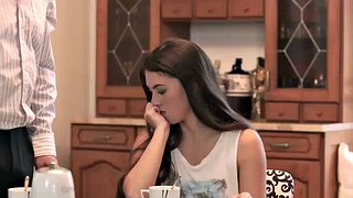 PAI4K. Velho beijos&amp;vírgula; lambe e fode a jovem beleza com entusiasmo