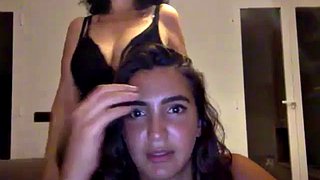 Mamma og steedatter blir naken på Live Cam Show - Full