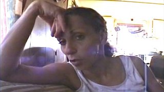 Švábí děvka saje, šuká a otravně žvaní do telefonu