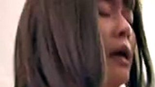 已婚熟女引诱邻居的儿子完整系列常春藤秘密，屁股上有一个巨大的射精