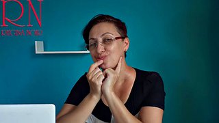 SEXRETARY Sekretarka bez majtek Naga sekretarka przed kamerą w biurze 1