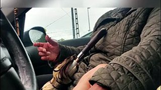 la nonna latina si masturba nella mia macchina