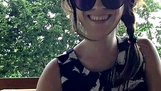 Sista Liloo fon con una muñequita