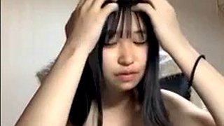Chat en vivo sin censura] ¡Kita! ¡Disparo con teléfono inteligente! ¡Loli legal! ¡Una chica amateur de piel blanca charlando que se quita la ropa inmediatamente desde casa! ¡Copa D estimada, hermosos pechos y fino vello púbico en súper primer plano! Silla de computadora