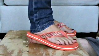 trituración de polla y paja con los zapatos - solo pisa esa polla