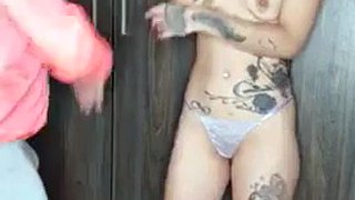 Ostre klapsy i policzki nastolatka