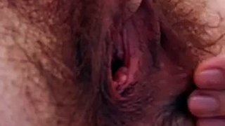 Apenas 5 minutos de um grande close de uma buceta peluda