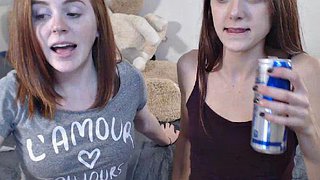 兩個寶貝用假陽具互相幹：狗狗、素人和 Xnxx 色情