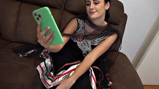 Nargis Fakiri parece uma índia brutalmente fodida na buceta e no cu