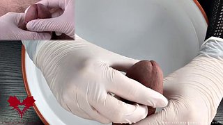 คุณลักษณะน้ำทางการแพทย์ - POV ของผู้ป่วย - Handjob ของลึงค์ในถุงมือยางสีขาว