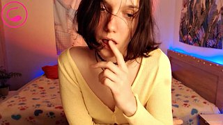 از میان لباس‌ها دیدن نوک سینه‌ها 3