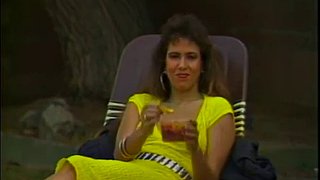 Brasilianische Schlampe wird von drei Typen gefickt