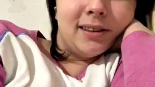 esposa sola en casa mostrando las tetas