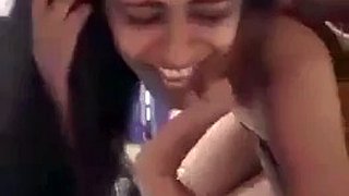 Desi chica disparando con su novio