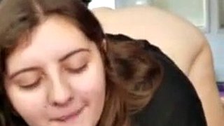 ผู้หญิงไซส์ใหญ่ กลืนถั่ว กับ เธอ ก้น ขึ้นมา |