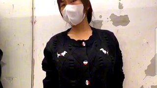 اللعب مع كس في الأماكن العامة