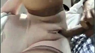 bestemor vet sikkert hvordan hun skal ta vare på en gutt