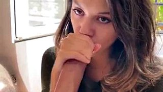 γαλλικά πιπιλίζουν ένα πουλί