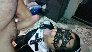 Stemors fitte knuller rumpa med tungen