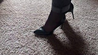 جوراب ساق بلند و کفش پاشنه بلند