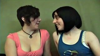 Meninas nerds peito a peito