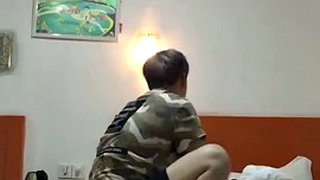 Κινεζική λεσβία αγοροκόριτσο δάχτυλα της κοπέλας της στο κρεβάτι