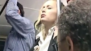 ผมบลอนด์ หมู่ ไปยัง ตอนเธอถึงจุดสุดยอด บนรถบัส