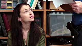 Nydelig butikktyv slått av LP-offiser