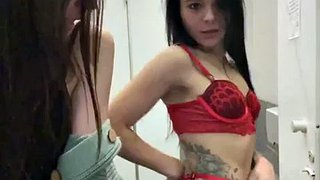 فاليريانكا مع كارينا يلهون 4