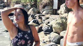 J&#039;ai rompu avec une brune qu&#039;elle a donnée à un inconnu sur la plage