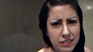 εκβιάζοντας την πρώην θετή αδερφή μου