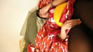 Una ragazza asiatica ha la sborra nell&#039;ano