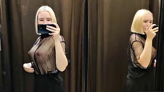 تجربة: ملابس شفافة وشفافة تمامًا. في المجمع التجاري