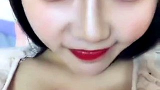 Krøllet blond tenåring spiller inn solo dildo onani mer på