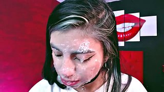 عاهرة قذرة تضاجع وجهًا مليئًا باللعاب باللسان ، وتحصل على مارس الجنس من الفم القذر الساخن بقوة