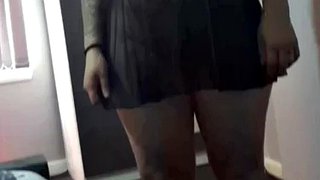 Η θετή μαμά με μεγάλα βυζιά δοκιμάζει νέα μαύρα εσώρουχα