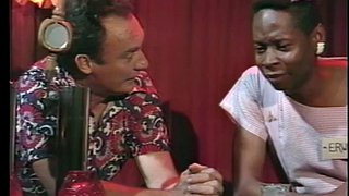 ตำนานดาราหนังโป๊สีบลอนด์ Lois Ayres เขย่าตูดของเธอก่อนที่จะถูกระยำบนเวที