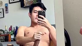 A+ hombre asiático caliente 2