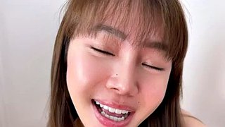 La pequeña Kimmy, puta de esclava polla a la que le gusta beber semen