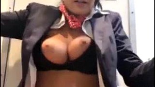 žhavá letuška živě vysílá žhavou cam show