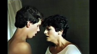 Femme plus âgée et jeune homme # 5