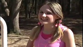 Meine Freundin und ich hatten immer eine Kissenschlacht in unserem Höschen