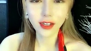 Strip-tease amateur et masturbation en solo